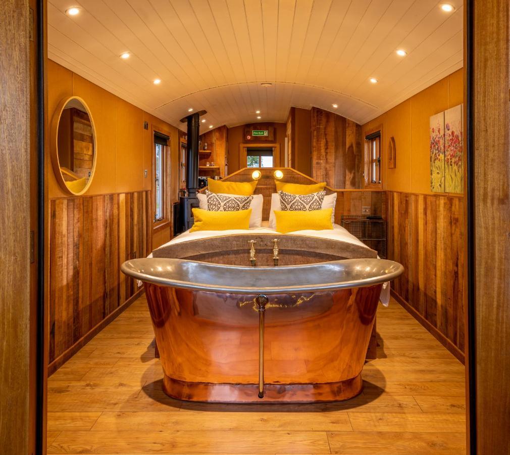 Ashwood Shepherd Hut -Ockeridge Rural Retreats Διαμέρισμα Ουόρσεστερ Εξωτερικό φωτογραφία