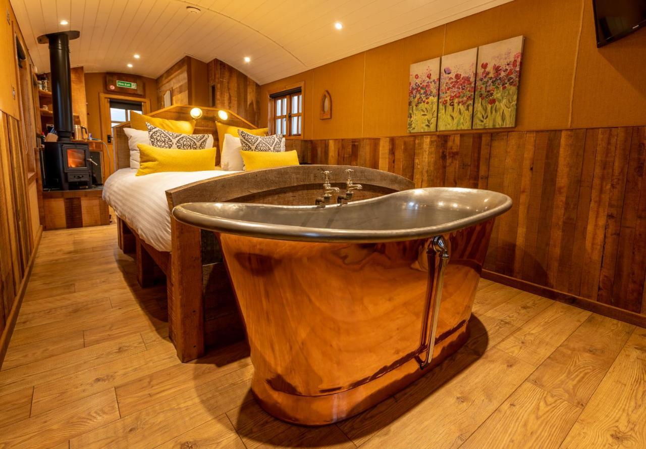 Ashwood Shepherd Hut -Ockeridge Rural Retreats Διαμέρισμα Ουόρσεστερ Εξωτερικό φωτογραφία