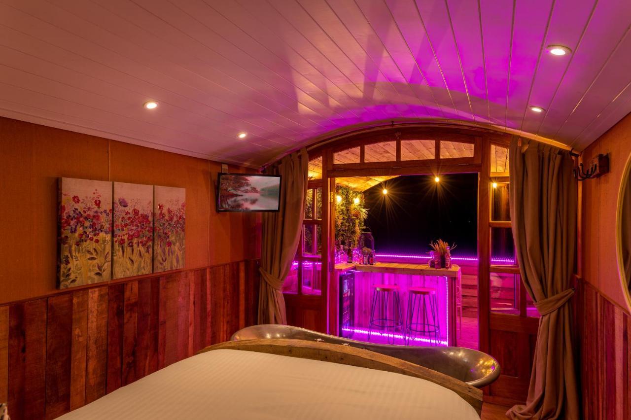 Ashwood Shepherd Hut -Ockeridge Rural Retreats Διαμέρισμα Ουόρσεστερ Εξωτερικό φωτογραφία